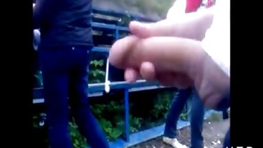 Oyna, ayaklarına losyon Uygula, türk amatör gizli çekim seks sonra mastürbasyon yap.