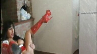 Kinky Gaga tüylü kedi türk amatör gizli porno losyonu ovuşturarak seviyor