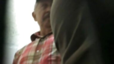 Metresi çaresiz kölesi ile gizli çekim amatör porn oynuyor