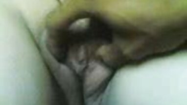 Genç ve milf Stephanie çift takım bir porno amatör gizli horoz
